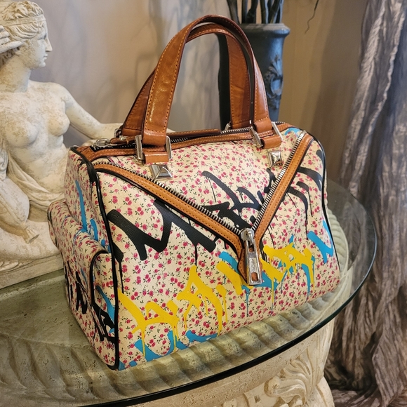 L.A.M.B. by Gwen Stefani Ditzy Graffiti Zipper Flower Bag #402 - Picture 3 of 17